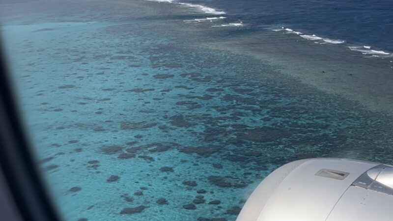下地島空港到着直前の飛行機からの眺め